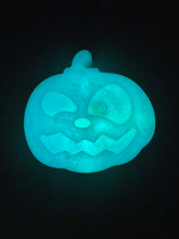 Load image into Gallery viewer, Halloween Glow Melts - Single Melt Pack - Milky Way Creations - Sydney - Crystal - Crystals - Candles - Soap - Howlite - Amethyst - Ethically Sources - Stones - gemstones - wholesale - amazonite
